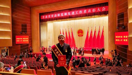 LV Shengxi won the honorary title of labor model in Gansu Province